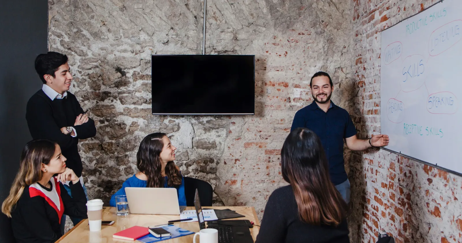 How to conduct workshops for creative industry?